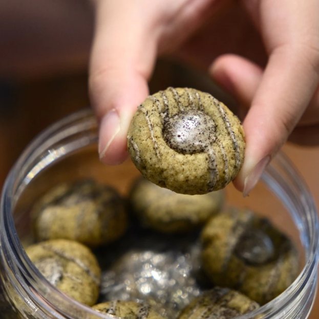 Lemon with Black Tea Crust